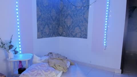 Eva  online show from April 2026 09:40:02 AM