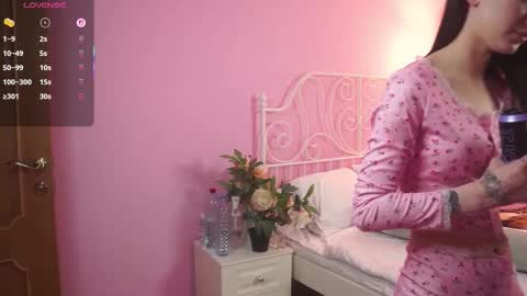 eva_vibe online show from October 2025 07:51:02 AM