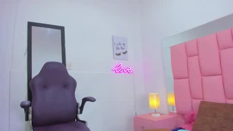 Snapshot of evaa_white chatting on November 2025 12:05:02 PM evaa_white online show from November 2025 12:05:02 PM