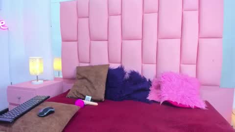 Snapshot of evaa_white chatting on November 2025 12:15:02 PM evaa_white online show from November 2025 12:15:02 PM