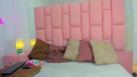 Snapshot of evaa_white chatting on December 2025 12:21:02 PM evaa_white online show from December 2025 12:21:02 PM