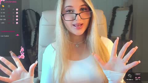 Snapshot of evacadooo chatting on December 2024 02:39:01 AM Eva online show from December 2024 02:39:01 AM