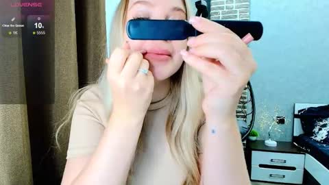 Snapshot of evacadooo chatting on September 2025 02:00:02 AM Eva online show from September 2025 02:00:02 AM