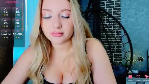 Snapshot of evacadooo chatting on September 2025 03:20:01 AM Eva online show from September 2025 03:20:01 AM