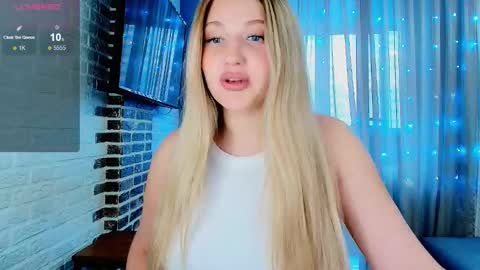 Snapshot of evacadooo chatting on October 2025 09:43:02 AM Eva online show from October 2025 09:43:02 AM