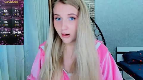 Snapshot of evacadooo chatting on October 2025 10:50:01 AM Eva online show from October 2025 10:50:01 AM