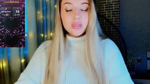 Snapshot of evacadooo chatting on November 2025 02:32:02 AM Eva online show from November 2025 02:32:02 AM