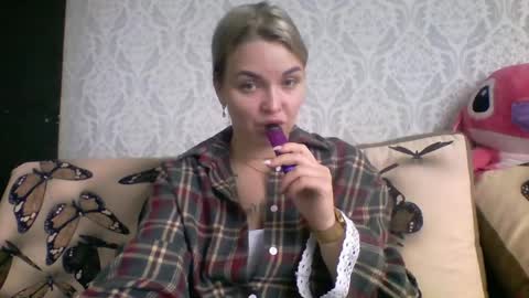 Snapshot of evadelicious_ chatting on July 2026 09:33:01 AM evadelicious_ online show from July 2026 09:33:01 AM