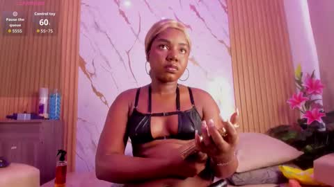 Snapshot of evajohnss chatting on December 2025 12:47:02 PM EvaJohnss online show from December 2025 12:47:02 PM