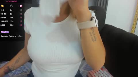 Snapshot of evaloviaa_ chatting on September 2025 01:38:02 PM Eva online show from September 2025 01:38:02 PM