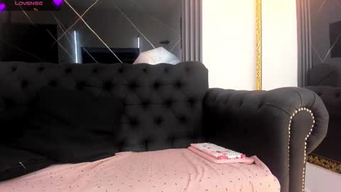 Snapshot of evaloviaa_ chatting on October 2025 01:21:02 PM Eva online show from October 2025 01:21:02 PM