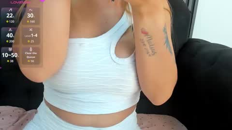 Snapshot of evaloviaa_ chatting on October 2025 01:40:02 PM Eva online show from October 2025 01:40:02 PM