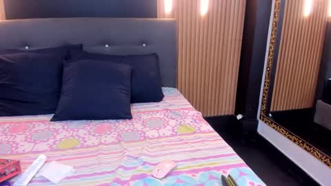 Snapshot of evaloviaa_ chatting on December 2025 01:42:01 PM Eva online show from December 2025 01:42:01 PM