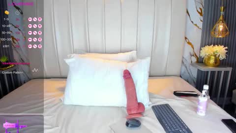 Snapshot of evamillins chatting on December 2025 04:40:02 AM evamillins online show from December 2025 04:40:02 AM