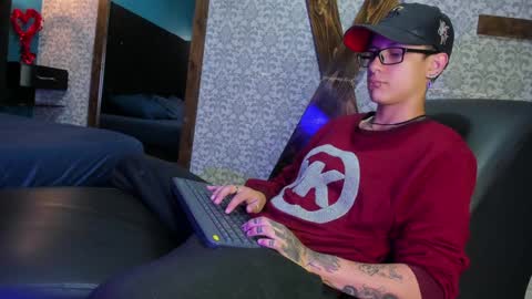 Snapshot of evan_smitt chatting on December 2024 03:10:02 AM Evan Smitt online show from December 2024 03:10:02 AM