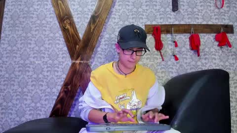 Snapshot of evan_smitt chatting on December 2024 06:11:02 AM Evan Smitt online show from December 2024 06:11:02 AM