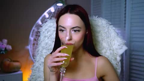 Snapshot of evanellson chatting on November 2025 10:17:01 AM Eva online show from November 2025 10:17:01 AM