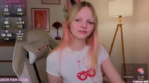 Snapshot of evangel1ne chatting on February 2025 05:44:02 AM evangel1ne online show from February 2025 05:44:02 AM