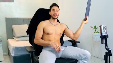 E V A N S online show from June 2026 01:01:01 AM