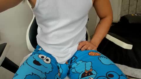 Snapshot of evanss_king chatting on November 2025 03:11:02 PM Mateo and Valerio online show from November 2025 03:11:02 PM