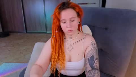 Snapshot of evaredmooon chatting on October 2025 06:12:02 AM Moon online show from October 2025 06:12:02 AM