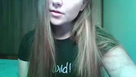 evasapples2026 online show from February 2026 06:01:01 PM