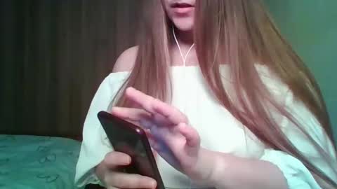 evasapples2026 online show from April 2026 07:47:02 PM