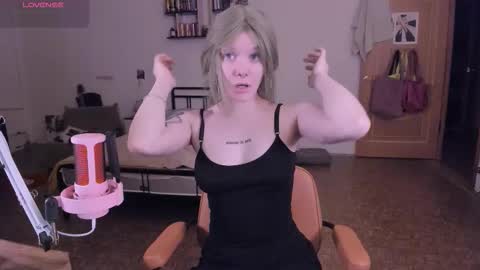 Snapshot of evathority chatting on December 2025 03:20:01 PM online show from December 2025 03:20:01 PM