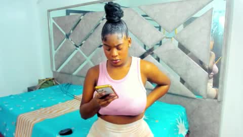 Eva And Emmanuel online show from November 2025 01:02:01 PM