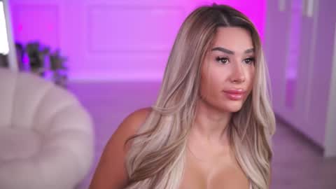 Eva online show from November 2025 07:37:01 PM