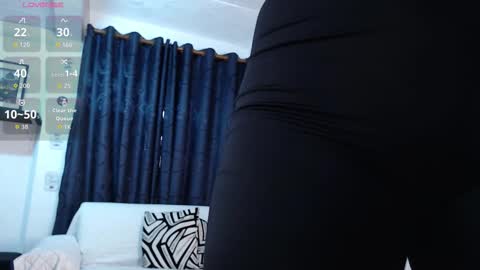 Evee online show from November 2025 03:34:01 PM