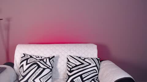 Evee online show from April 2026 04:15:01 PM