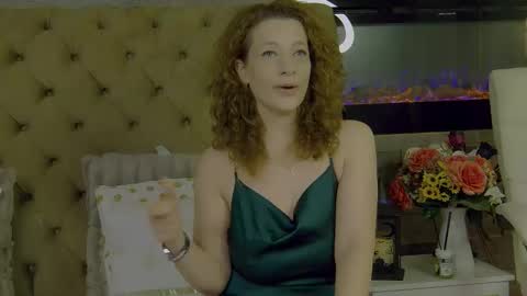 EveHamilton online show from December 2025 08:27:01 PM