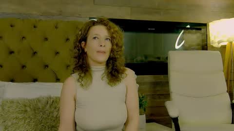 EveHamilton online show from April 2026 08:01:02 PM