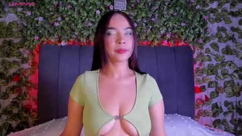 E V E L I N online show from September 2025 09:53:01 PM