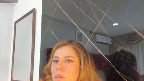 Snapshot of evelin_belen chatting on December 2025 12:22:01 PM EVELIN online show from December 2025 12:22:01 PM