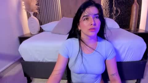 Snapshot of evelin_lopezz chatting on October 2025 02:36:02 AM E V E L I N online show from October 2025 02:36:02 AM
