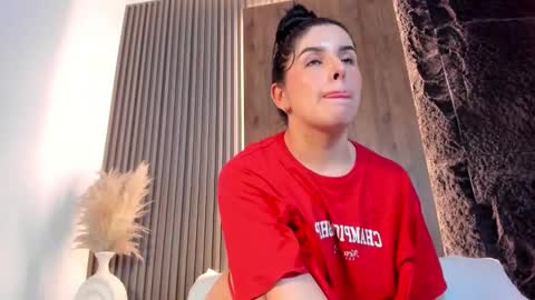 Snapshot of evelin_lopezz chatting on November 2025 02:22:01 AM E V E L I N online show from November 2025 02:22:01 AM