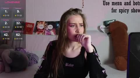 Snapshot of evelina_mi chatting on January 2025 02:46:02 AM Evelina online show from January 2025 02:46:02 AM