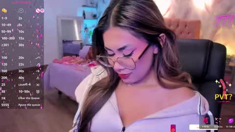 Eveline  online show from February 2026 09:00:02 PM