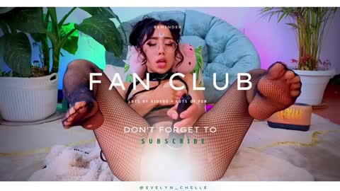 Snapshot of evelyn_chelle chatting on January 2025 04:59:01 PM Im Eve or Chelle Next Stream 191224 online show from January 2025 04:59:01 PM