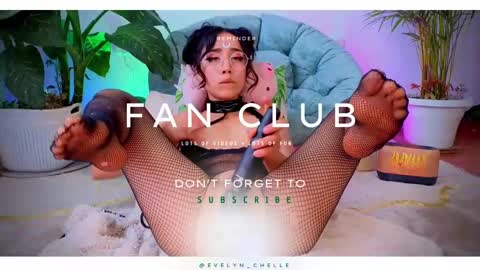 Snapshot of evelyn_chelle chatting on March 2025 09:04:01 PM Im Eve or Chelle Next Stream 191224 online show from March 2025 09:04:01 PM