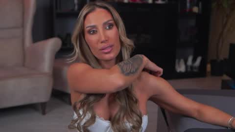 Evelyn online show from April 2026 06:30:02 PM