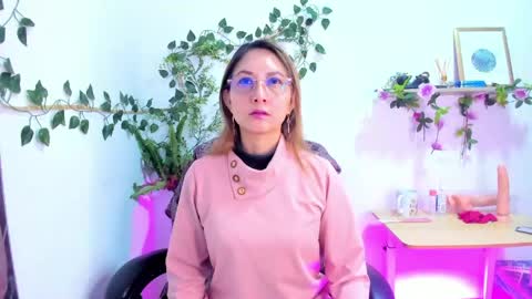 evelyn_miller___ online show from April 2026 07:06:02 PM