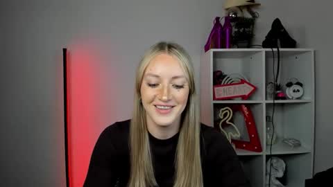 evelynblond online show from May 2026 12:33:01 PM