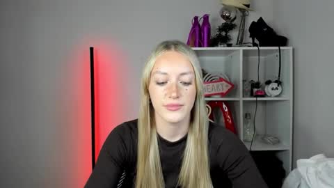 evelynblond online show from June 2026 12:40:02 PM