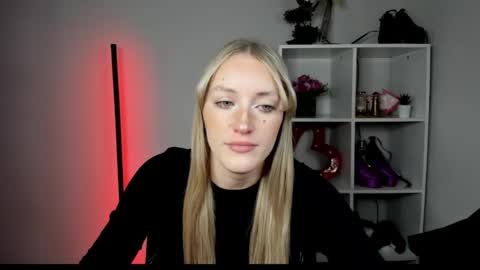 Snapshot of evelynblond chatting on July 2026 12:31:01 PM evelynblond online show from July 2026 12:31:01 PM
