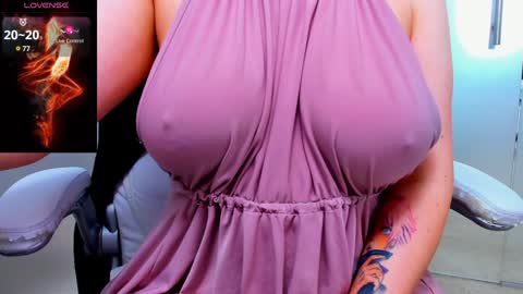 Snapshot of evelyne_rose chatting on January 2025 08:52:01 AM evelyne_rose online show from January 2025 08:52:01 AM