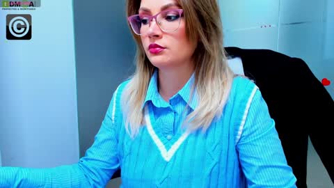 Snapshot of evelyne_rose chatting on January 2025 06:19:02 AM evelyne_rose online show from January 2025 06:19:02 AM