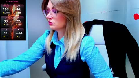 Snapshot of evelyne_rose chatting on January 2025 06:35:01 AM evelyne_rose online show from January 2025 06:35:01 AM